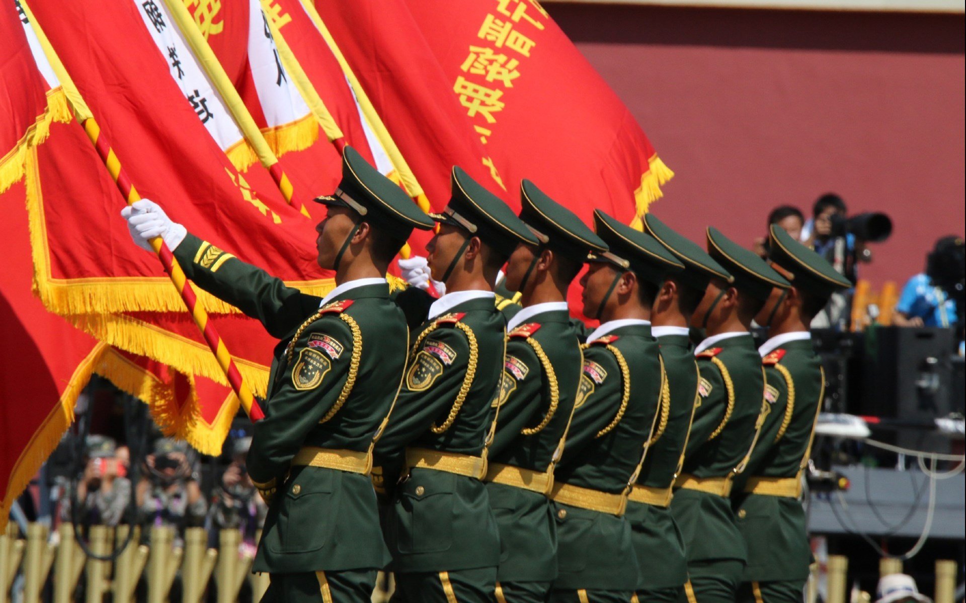 华体会在线下载-瑞安的防守站位精准，成为全黑队防线的重要一环，瑞安市足球比赛